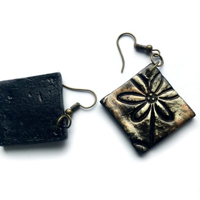 Cercei patrati cu floare neagra “Marie”