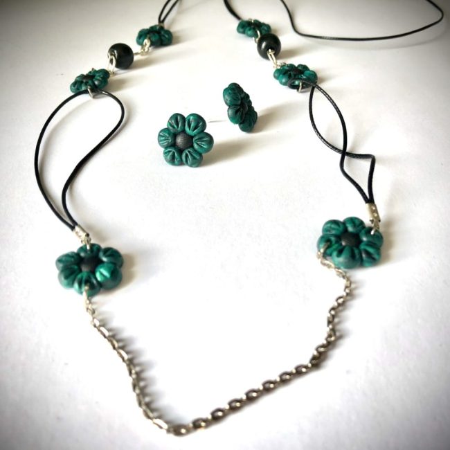 Set colier + cercei floricele verde smarald