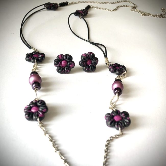 Set colier + cercei floricele negru cu mov