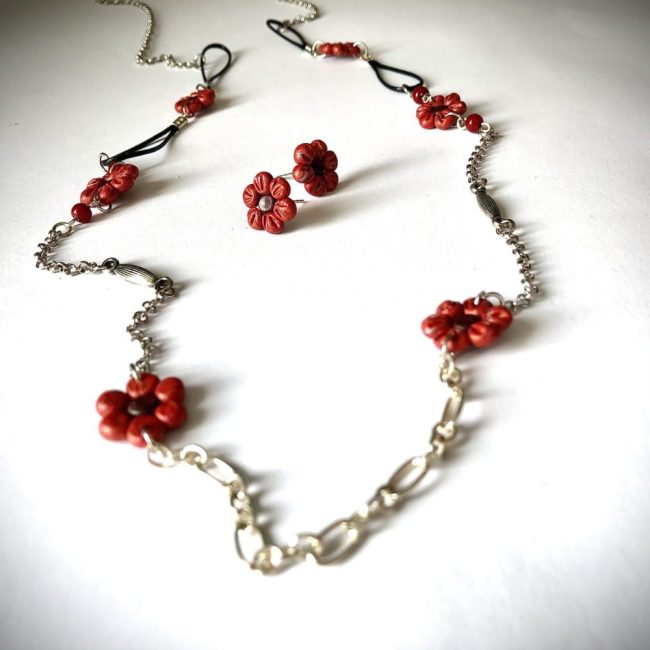 Set colier + cercei floricele rosu cu argintiu