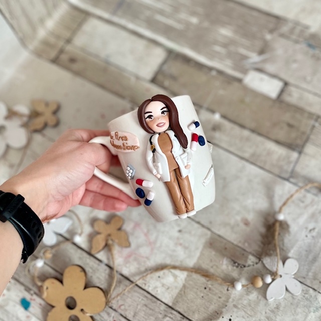 Cana decorata cu fimo “Super doctor”(Bej)