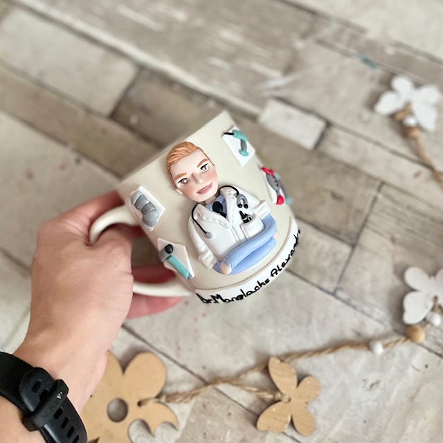 Cana decorata cu fimo “Super Doctor” (Ortoped)